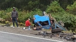 Жесткая авария с кран-балкой случилась на охотской трассе