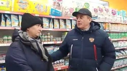«А это дорого?»: губернатор узнал мнение жителей о ценах на продукты в Ногликах