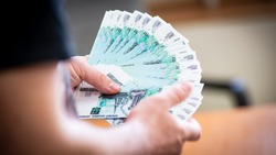 Поддельные доллары и рубли нашли на Сахалине