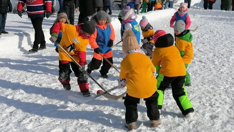 Жеребьевку турнира «Хоккей в валенках» на Сахалине вновь провели бойцы СВО