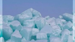 Губернатор Валерий Лимаренко показал торосы на берегу Охотского моря