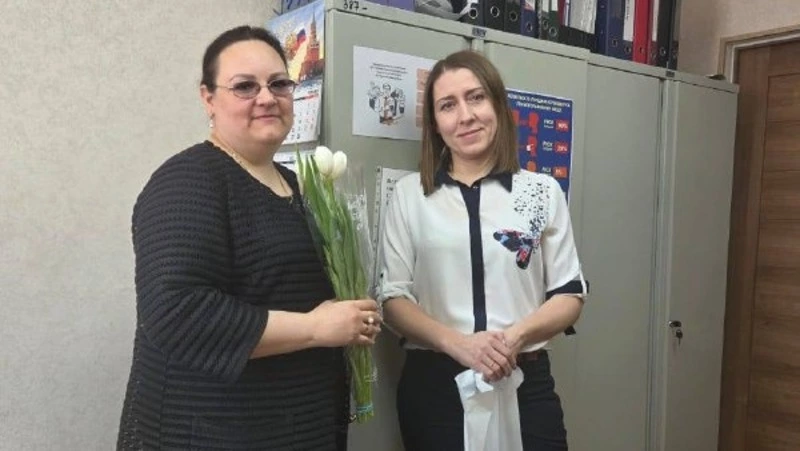 Жительницам Поронайского района в преддверии 8 Марта подарили подарочные наборы