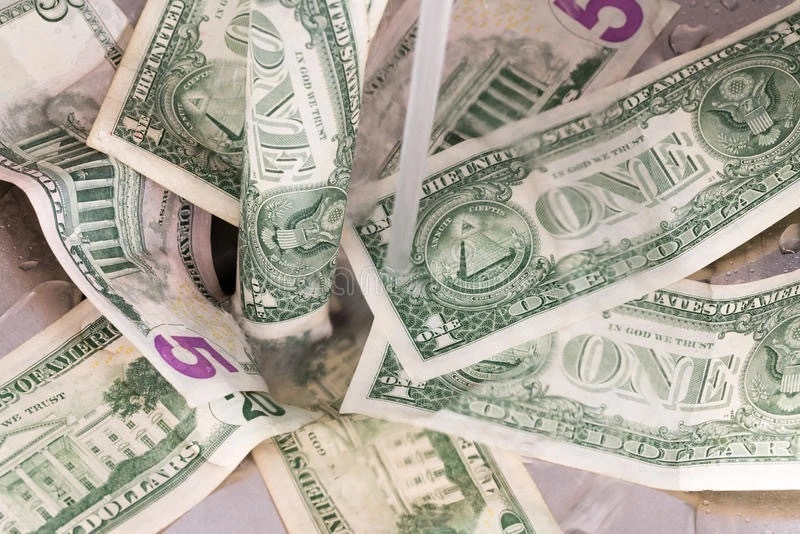 Курс доллара США внезапно вырос