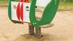 Южно-сахалинская мэрия через суд заставила УК дома на Комсомольской взять на баланс детскую площадку