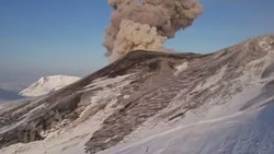 «Сумасшествие какое-то»: сахалинцам показали фрирайд по склону извергающегося Эбеко