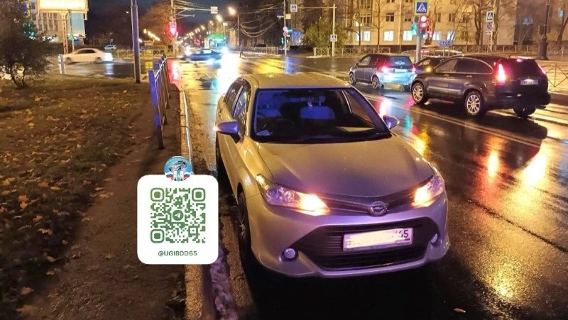 Водитель Toyota Corolla сбил пешехода в центре Южно-Сахалинска вечером 7 ноября