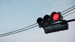 Три светофора отключили на перекрестках в Южно-Сахалинске из-за аварии на сетях