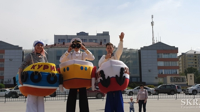 В центре Южно-Сахалинска проходит арт-фестиваль «Грани искусства», приуроченный ко Дню флага России