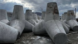 Порт Холмска закончит реконструкцию защитного мола в 2025 году