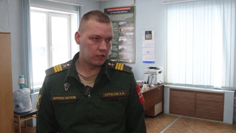 Инструктор пункта отбора на службу по контракту рассказал о мерах поддержки бойцов на Сахалине