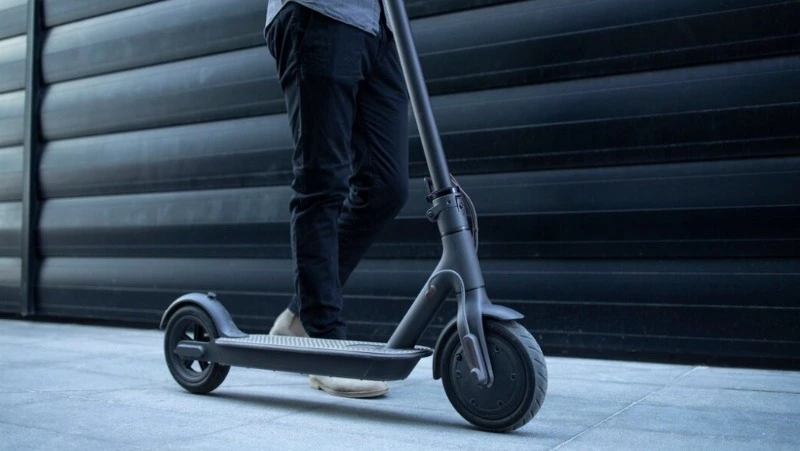 Мужчина из Владивостока похитил электросамокат стоимостью 35 тысяч рублей на Сахалине