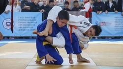 Более 300 борцов сошлись в турнире по дзюдо памяти И.П. Фархутдинова в Южно-Сахалинске