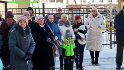 Люди из аварийного жилья в Долинске заселились в новый дом 9 декабря