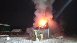 Пожарные ликвидировали возгорание «заброшки» в Соколе
