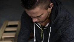 Кассир букмекерской конторы проиграл на ставках деньги компании в Южно-Сахалинске