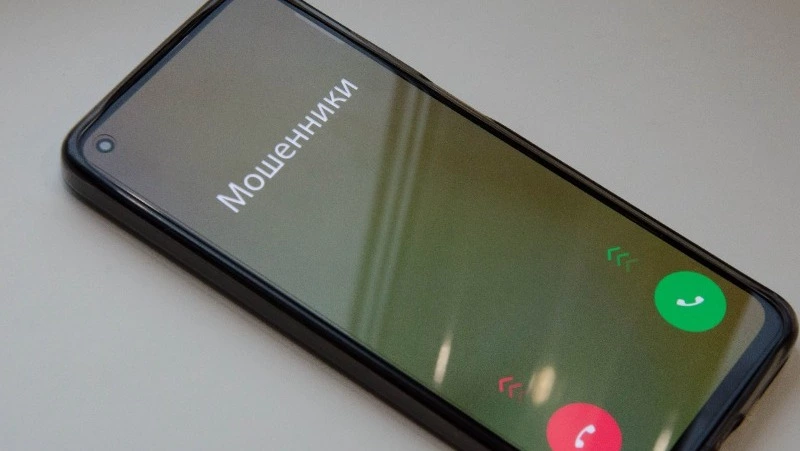 Двое жителей Сахалина пострадали от действий мошенников 9 августа