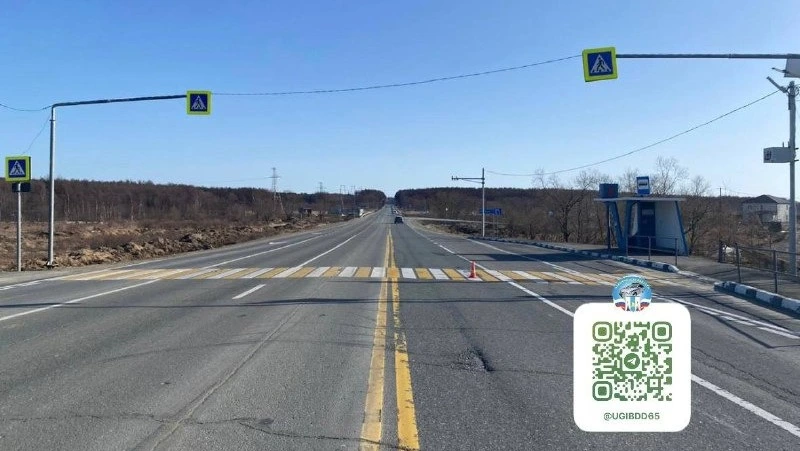 Водитель грузовика сбил молодую девушку на трассе до Корсакова и уехал