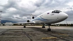 На строящейся взлетно-посадочной полосе в аэропорту Южно-Сахалинска установили оборудование связи