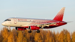 Самолет Sukhoi Superjet 100 не смог вылететь из Благовещенска в Южно-Сахалинск из-за неисправности