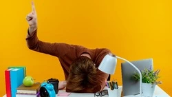 Superjob: более 50% жителей России работали на треть больше положенного