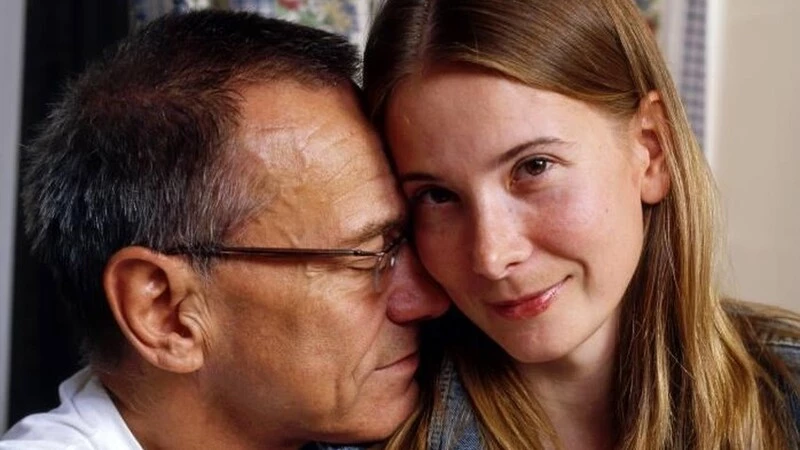 Дни.ру: дочь Кончаловского начала плакать от увиденного на Сахалине