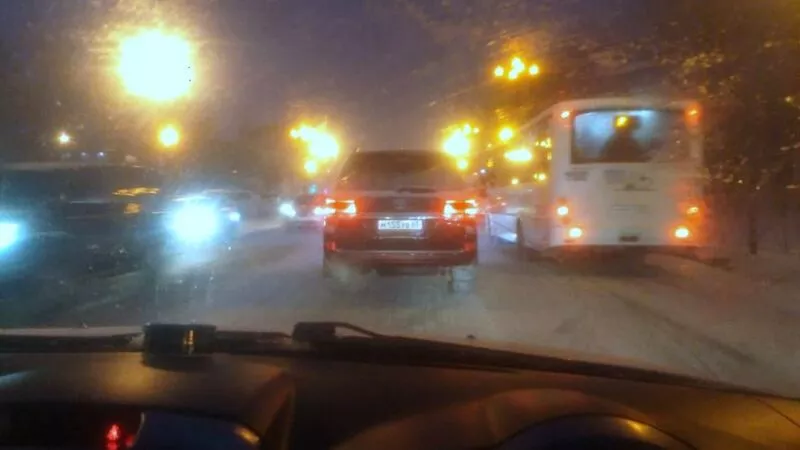 Циклон собрал в Южно-Сахалинске традиционную автомобильную пробку и грозит усилением
