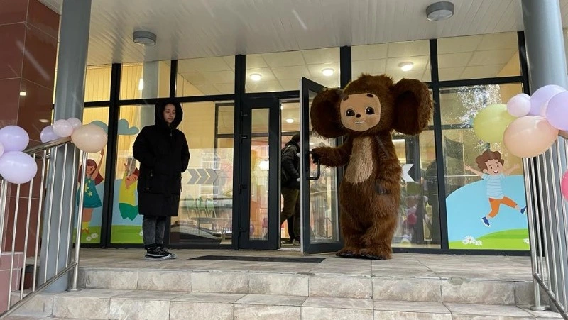 Чебурашку и концерт подарили гостям реабилитационного центра «Маячок» на Сахалине