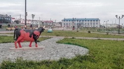Пластиковая корова в Южно-Курильске после секс-скандала сменила имидж и переехала в музей