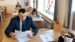 Членов сахалинского правительства отправили на диктант в сельскую школу