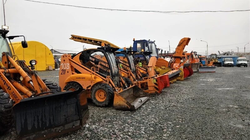 Валерий Лимаренко проверил готовность уборочной техники к зиме