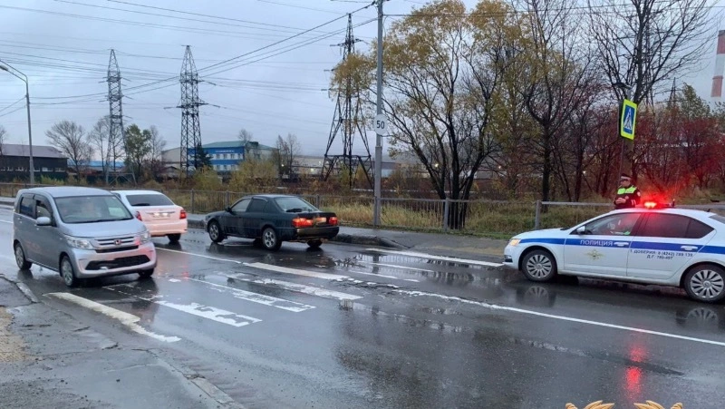 Водитель на Toyota Camry сбил человека на пешеходном переходе в Южно-Сахалинске