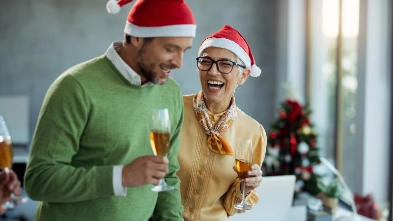 Правила поведения на корпоративе в Новый год: памятка от Sakh.online