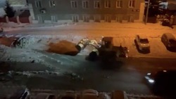 Уборка снега с дороги разбудила жителей Южно-Сахалинска ночью 24 января