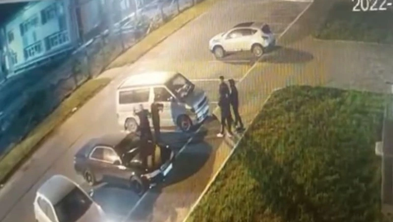 Неизвестные разбили плитку на фасаде культурного центра в Ново-Александровске 