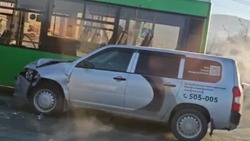 ДТП с автобусом произошло на перекрестке Мира — Больничная в Южно-Сахалинске