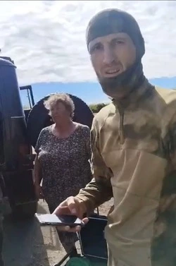 Люди в масках держат в страхе рыбаков Сахалина