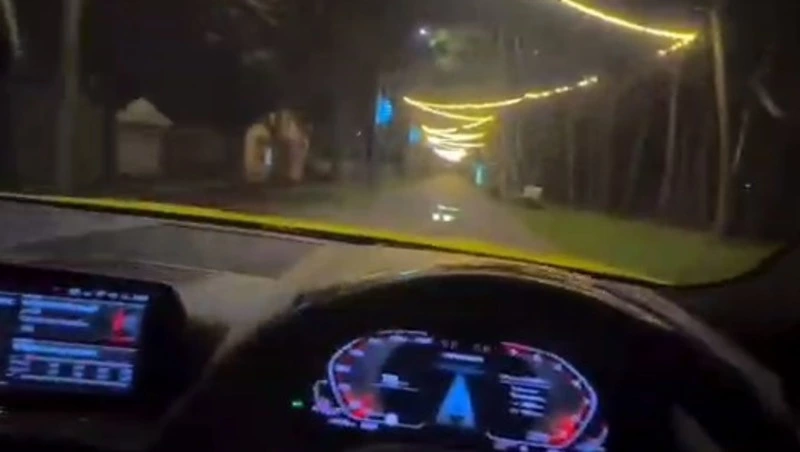 Лихач на BMW промчался по парку Южно-Сахалинска и выложил видео в сеть