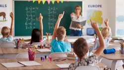 Законопроект о выплате прожиточного минимума для сбора детей в школу внесли в Госдуму