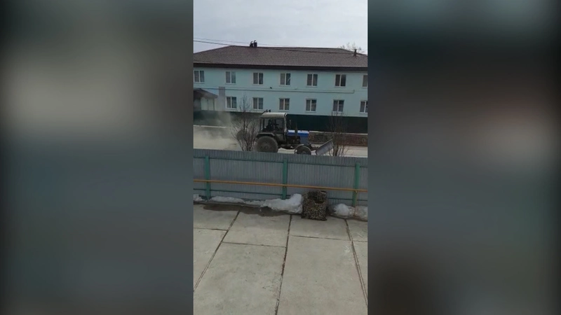 В Новотроицком после чистки улиц невозможно дышать. Мэрия считает, что все идет по плану