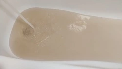 Жители Южно-Сахалинска 7 дней подряд мылись в грязной воде из-за аварии ЖКХ