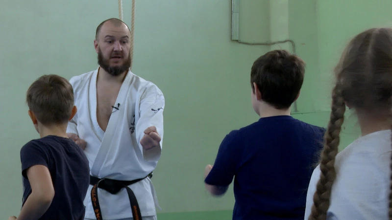 Для себя и от хулиганов: проект «Киокусинкай — в школу» набирает обороты на Сахалине