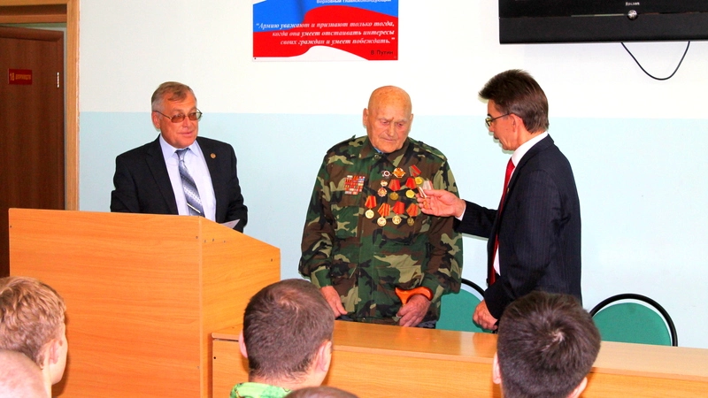 Честь отставному майору