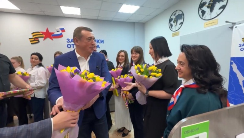 Губернатор Валерией Лимаренко поздравил с наступающим 8 марта сахалинок - Центр внимания 07.03.25