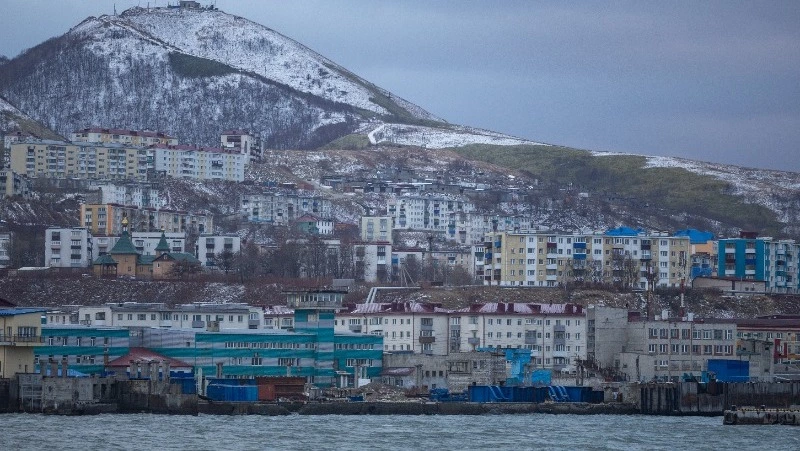 Разрушенную лестницу в Холмске отремонтировали после обращения в прокуратуру