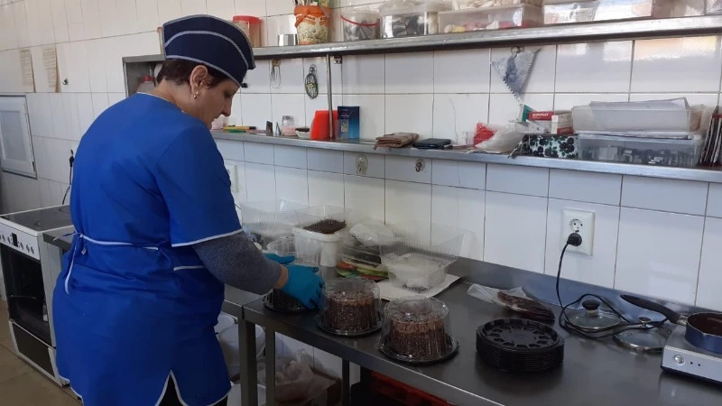 «Работать будем дальше». Кондитерское предприятие в Поронайске не боится санкций