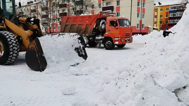 На Углегорск напал снег, город не справляется