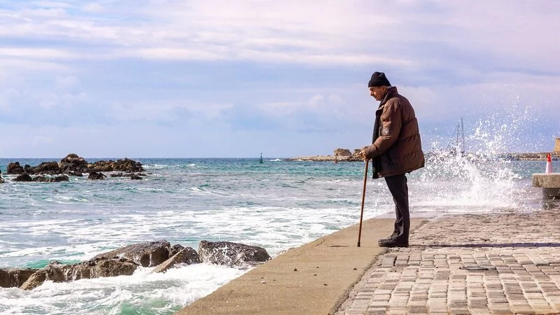 Неработающим пенсионерам Сахалинской области подняли пенсии