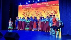 «Надежда» и «Гармония» подарили поронайцам вечер душевной песни под звуки баяна