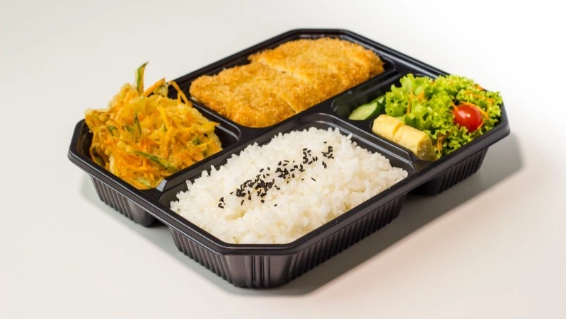 Прокуратура добилась бесплатных обедов для сотрудников аэропорта Южно-Сахалинска