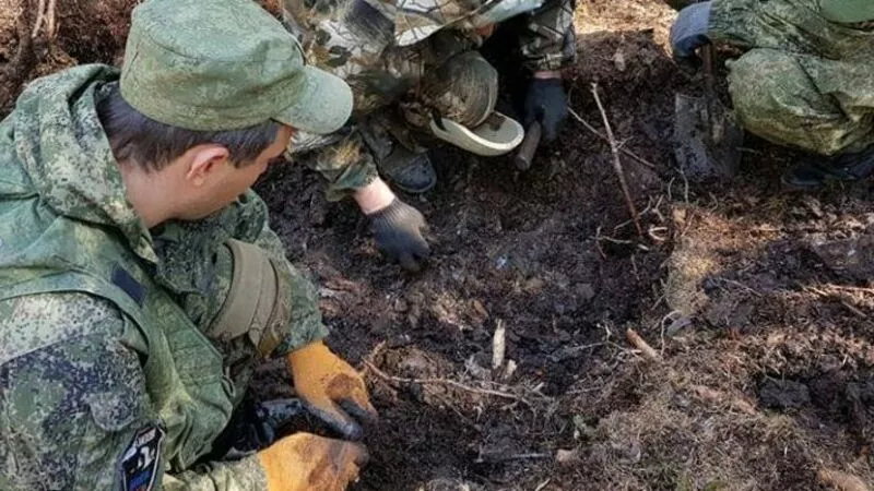 На Сахалине поисковики нашли останки бойца Красной армии